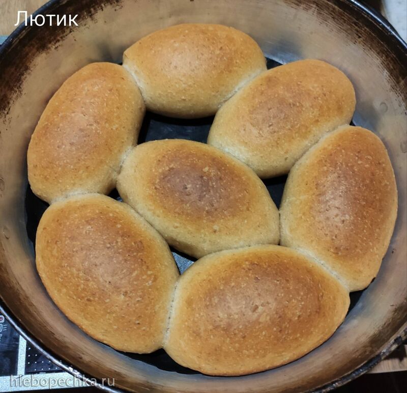 Пирожки из теста с овсяными хлопьями и ржаной мукой