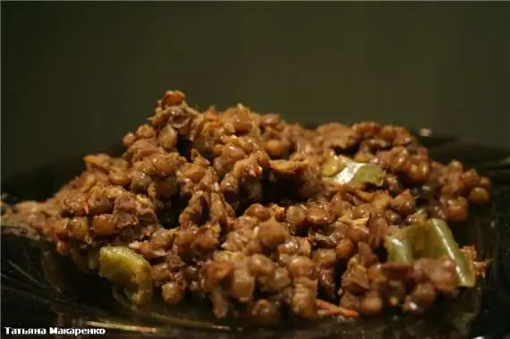 Чечевица зелёная с луком, чесноком и лечо