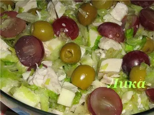 Салат куриный с виноградом