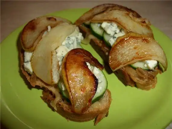 Тосты горячие с сыром и грушами