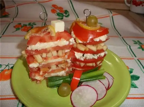 Салат «Башенки» из томатов с маринованной брынзой
