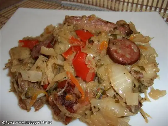 Солянка из квашеной капусты с ребрышками