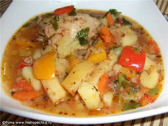 Окорочка куриные, тушеные с овощами