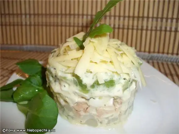 Салат с печенью трески и киви