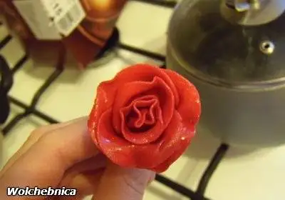 Розы из мастики
