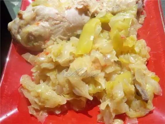 Курица с капустой и перцами