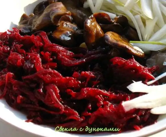 Салат из свёклы с дуньками и луком
