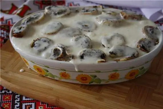 Блины с маком в сметанной заливке