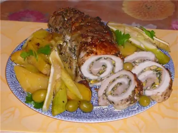 Свиной рулетик с фисташково- чесночной начинкой с травами