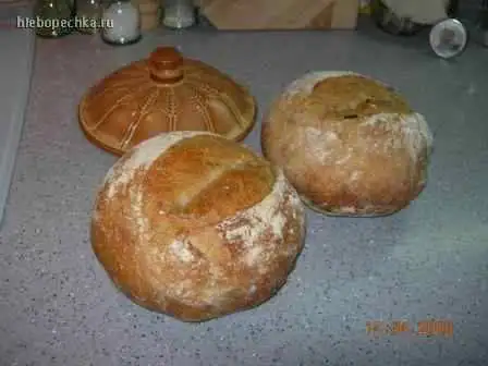 Деревенский хлеб с чёрными оливками и жареным луком