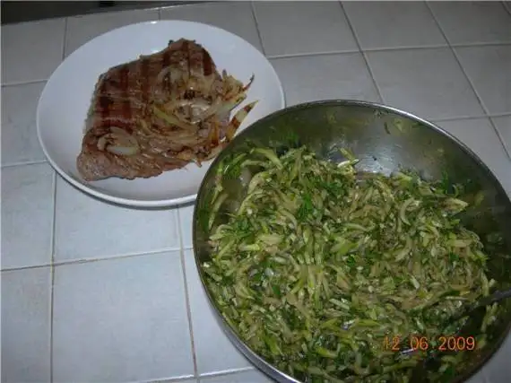Салат из маринованных кабачков