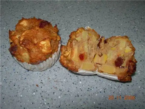 Маффины из овсяных отрубей с айвой и сушеной вишней