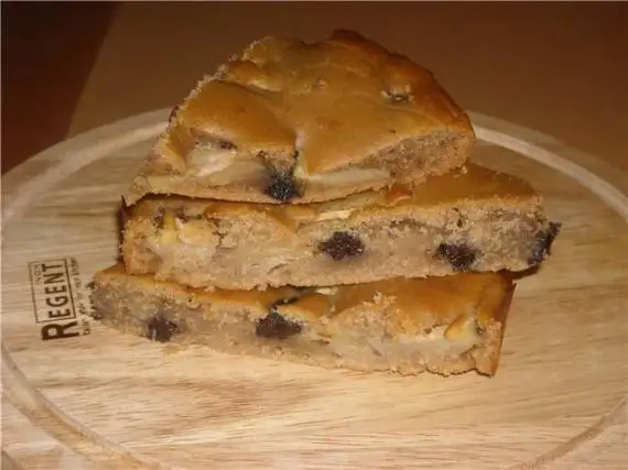 Коврижка постная с яблоками и черносливом