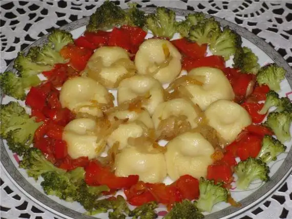 Картофельные галушки с овощами