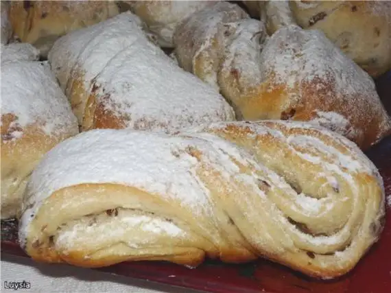 Булочки витые с изюмом (постные)