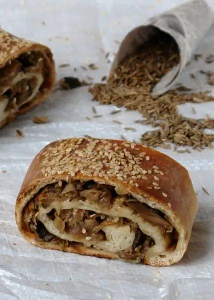 Вертута с квашеной капустой и грибами