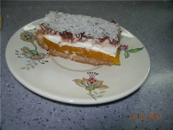 Торт песочный с курагой и творожным кремом