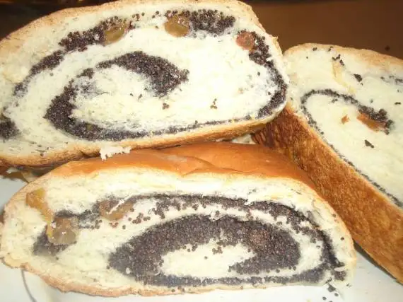 Рулет постный с маком и изюмом