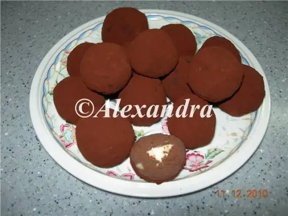 Трюфель с мягким козьим сыром, хурмой, чили и кедровыми орешками