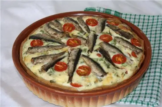 Киш со шпротами и черри