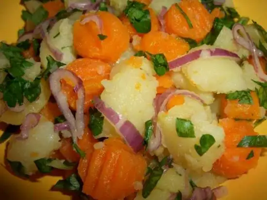 Горячий салат из моркови и картофеля