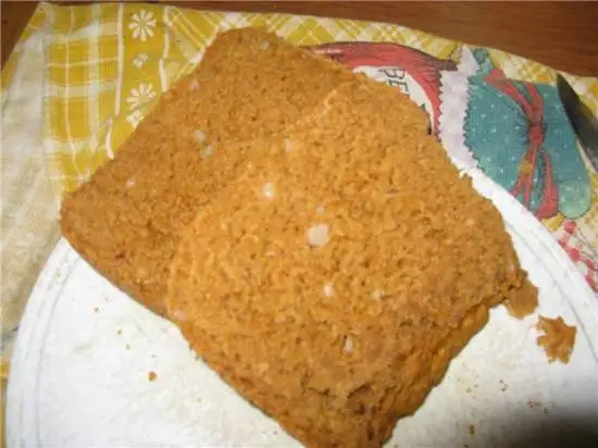 Томатный пшенично-ржаной хлеб с луком, сыром и зеленью (хлебопечка)