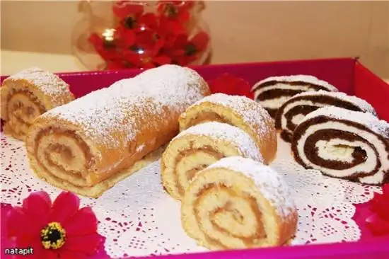 Рулет бисквитный, выпекается с начинкой