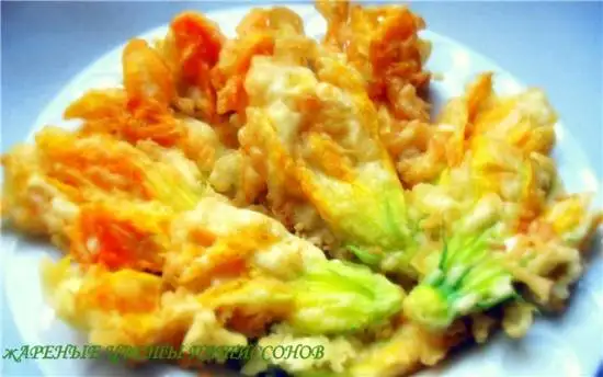 Цветы патиссонов, фаршированые сыром и жареные в кляре