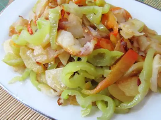 Картофель жареный с луком и болгарским перцем