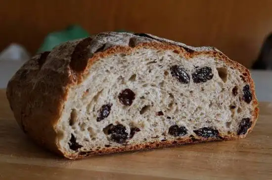 Хлеб с тмином и изюмом (духовка)