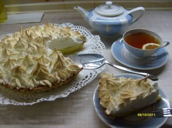 Тарт с лимонным кремом и меренгой
