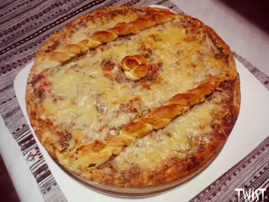 Пирог с курицей под сырной корочкой