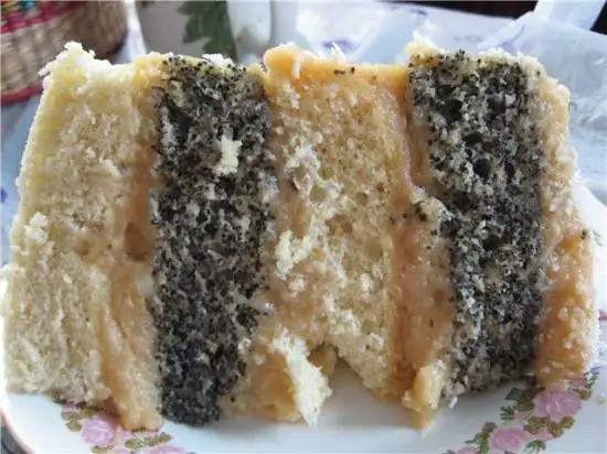 Торт бисквитный с маком и муссом из сгущенки
