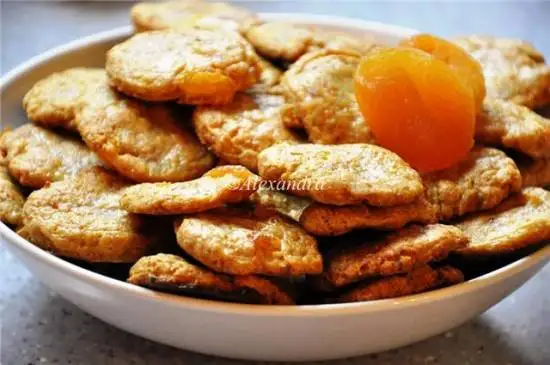 Печенье цельнозерновое с кортом и курагой