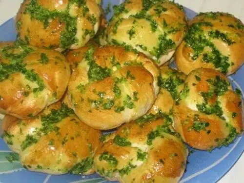 Закусочные булочки с чесноком