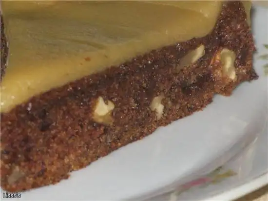 Пирог с финиками и орехами