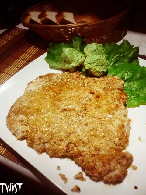 Шницель в миндальной корочке