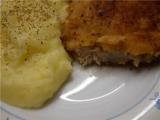 Мясо в сухарной корочке и прованскими травами