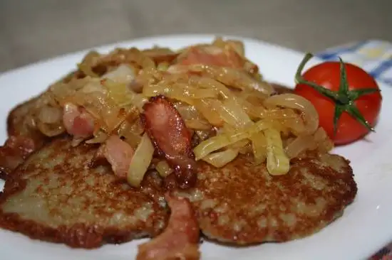 Деруны с луком и шкварками