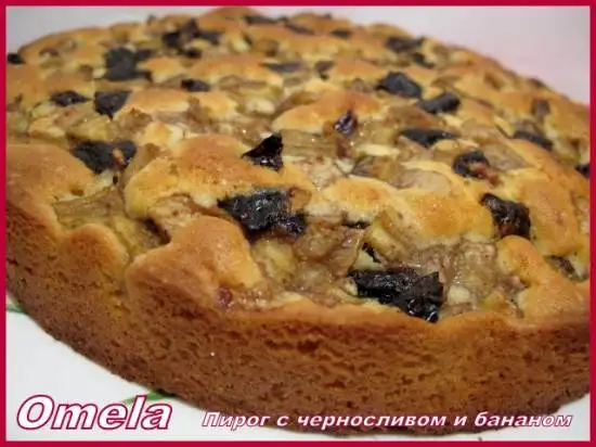 Пирог с черносливом и бананом