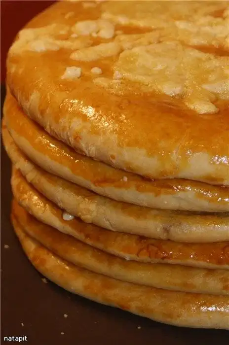 Менгрельские хачапури с сыром и хачапури «Кубдари» с мясом