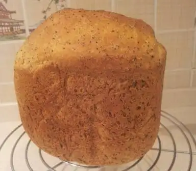 Пшеничный хлеб с луком и маком