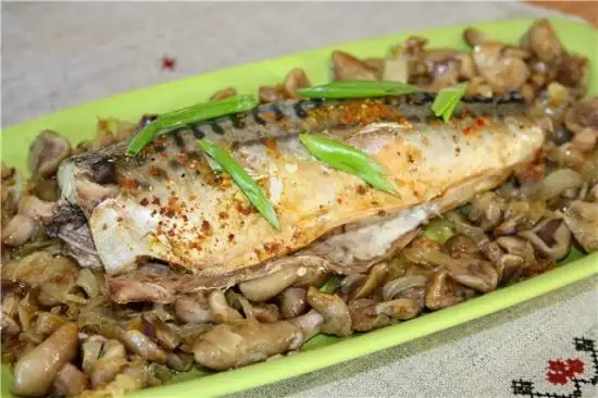 Скумбрия на пару с грибами