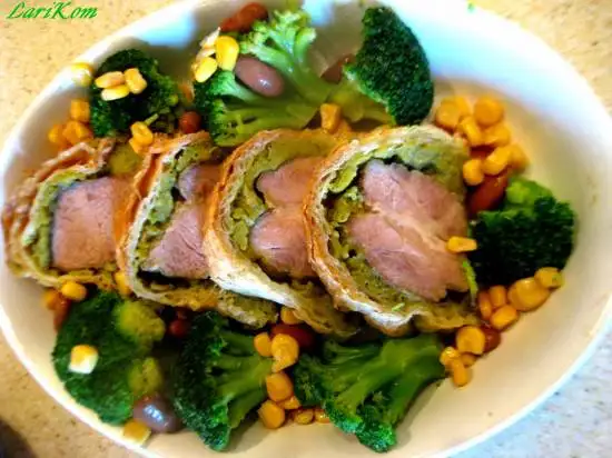 Свиные медальоны в шубке