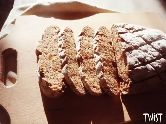 Хлеб из ржаной цельнозерновой муки с изюмом (Р. Бертине)