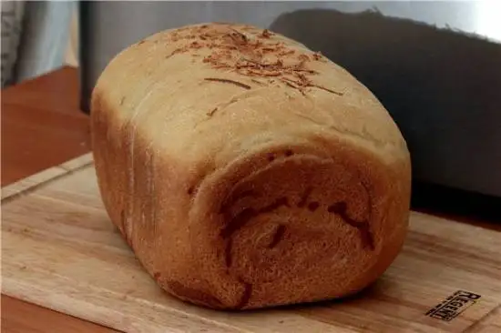 Хлеб-рулет с вялеными помидорами, сыром и розмарином (хлебопечка)