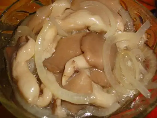 Вешенки с луком маринованные