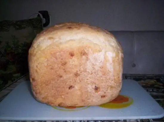 Пшеничный хлеб с гречневыми хлопьями и кедровыми орешками на луковой закваске