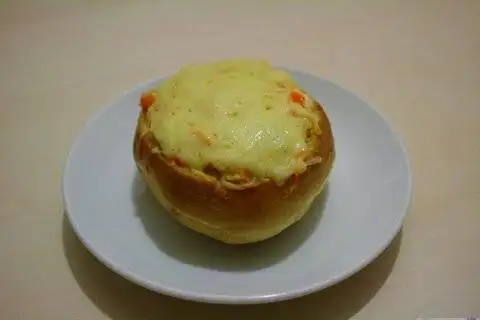 Салат, запеченный в булочках