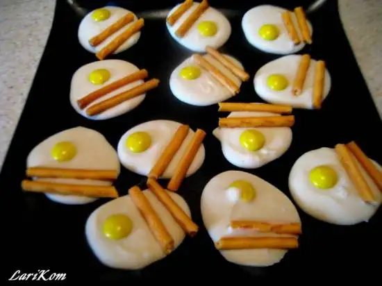 Конфеты Глазунья с сосисками
